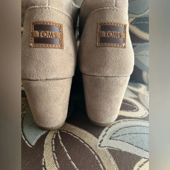 TOMS • Beige Suede Wedge Shoe Booties‎ SIZE 9 - Picture 8 of 10